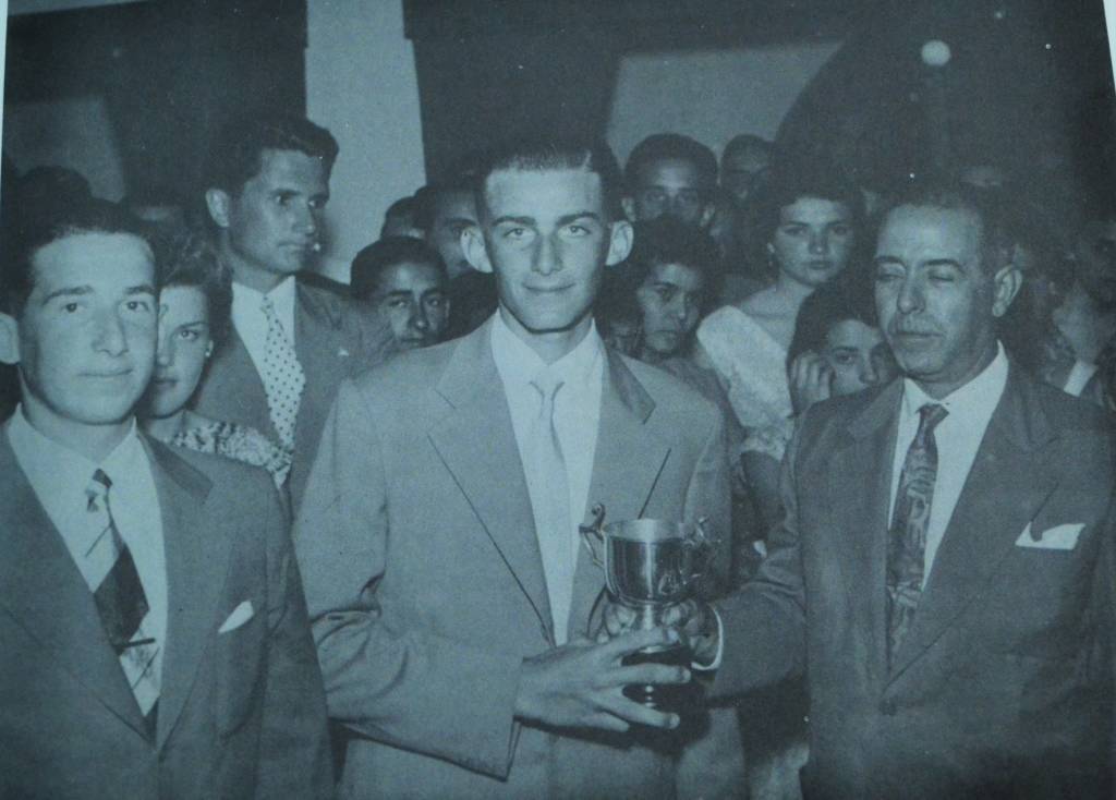 Nelson Piccolo e Gabriel Gonzalez, campeões brasileiros da classe Snipe de 1955, no primeiro dos cinco títulos nacionais que conquistaram